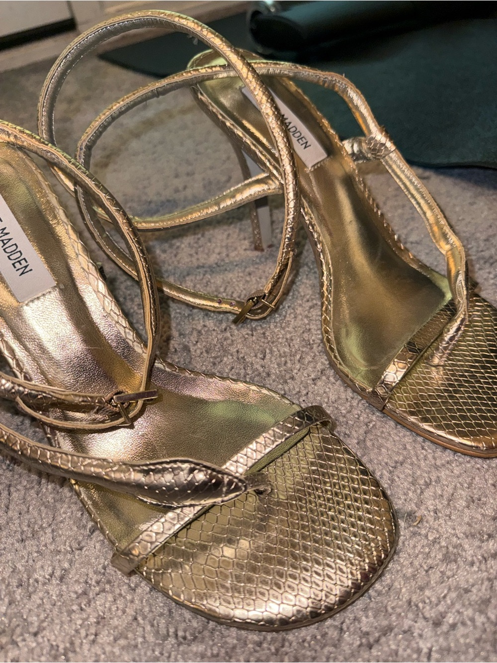 Steve Madden Scalia Metallic Gold Snake-Embossed Spiral Strap Heels. Size: 9.5 - Picture 6 of 13